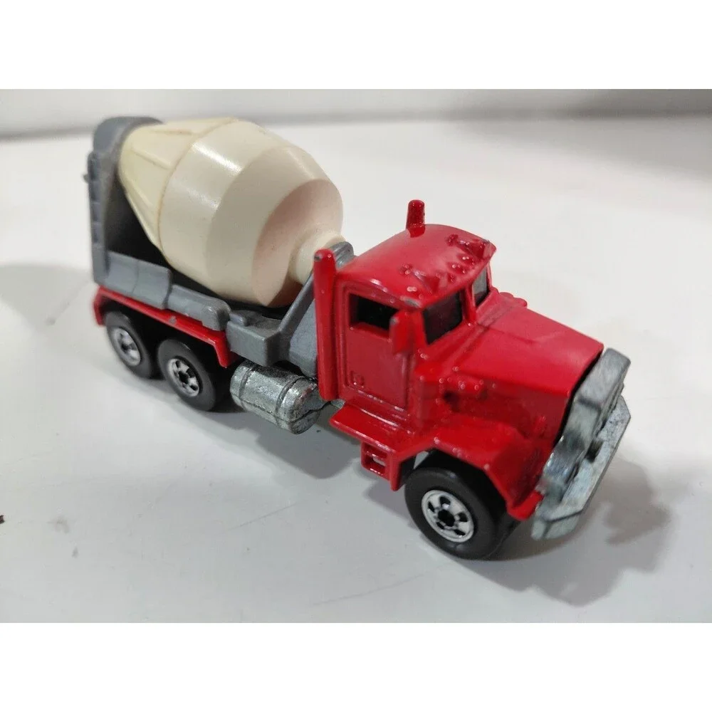 Hot Wheels 1:64 Die Cast Black Wall 1979 Malaysia Peterbilt Cement Truck